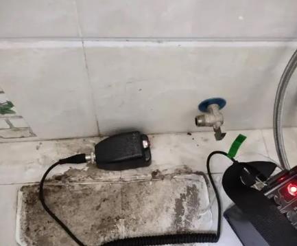 白水屋顶漏水维修公司分享下卫生间漏水的危害及解决方法